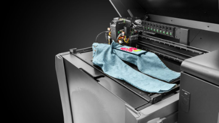 Stratasys 通过 J850 TechStyle 光固化3D打印机直接成衣，实现时尚可持续性